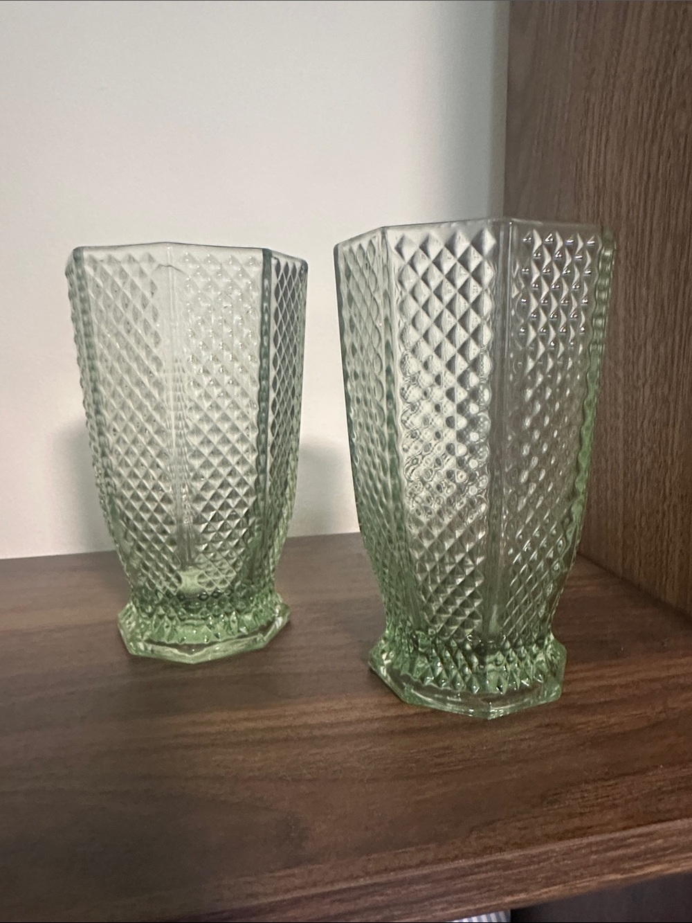 Set of 2 Green Textured Drinking Glasses with Diamond Pattern